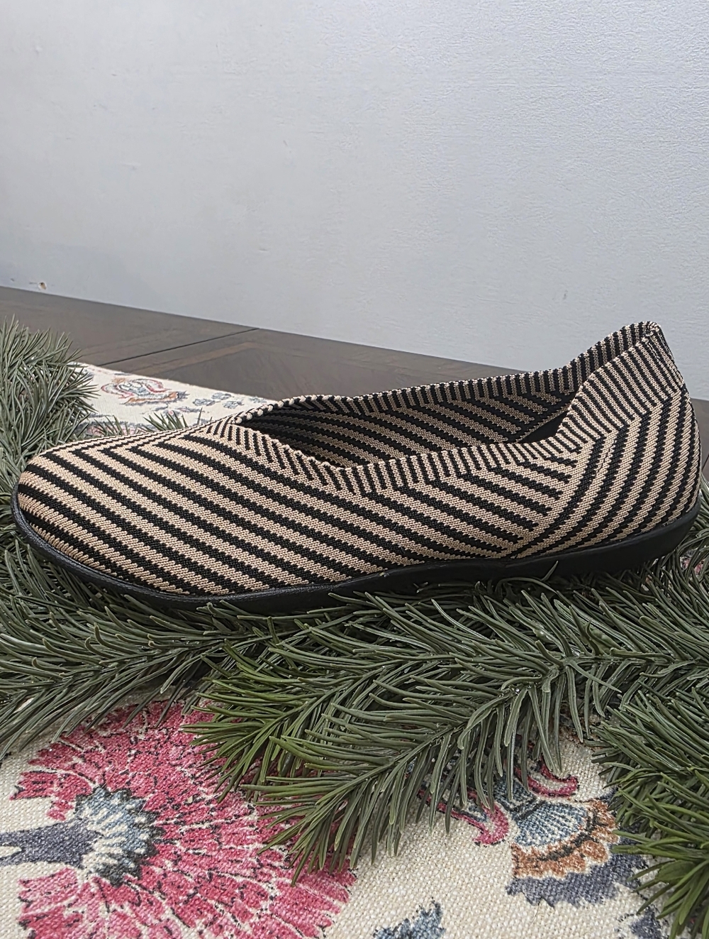 bernie mev. Women's Valerie Flats in Black Blush